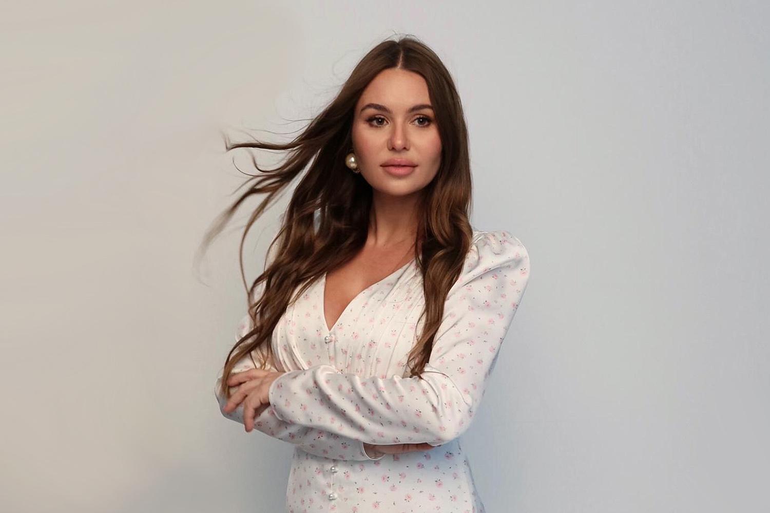 Слева: коллаборация Roses Lace x Zarina. Справа: Мария Зотова