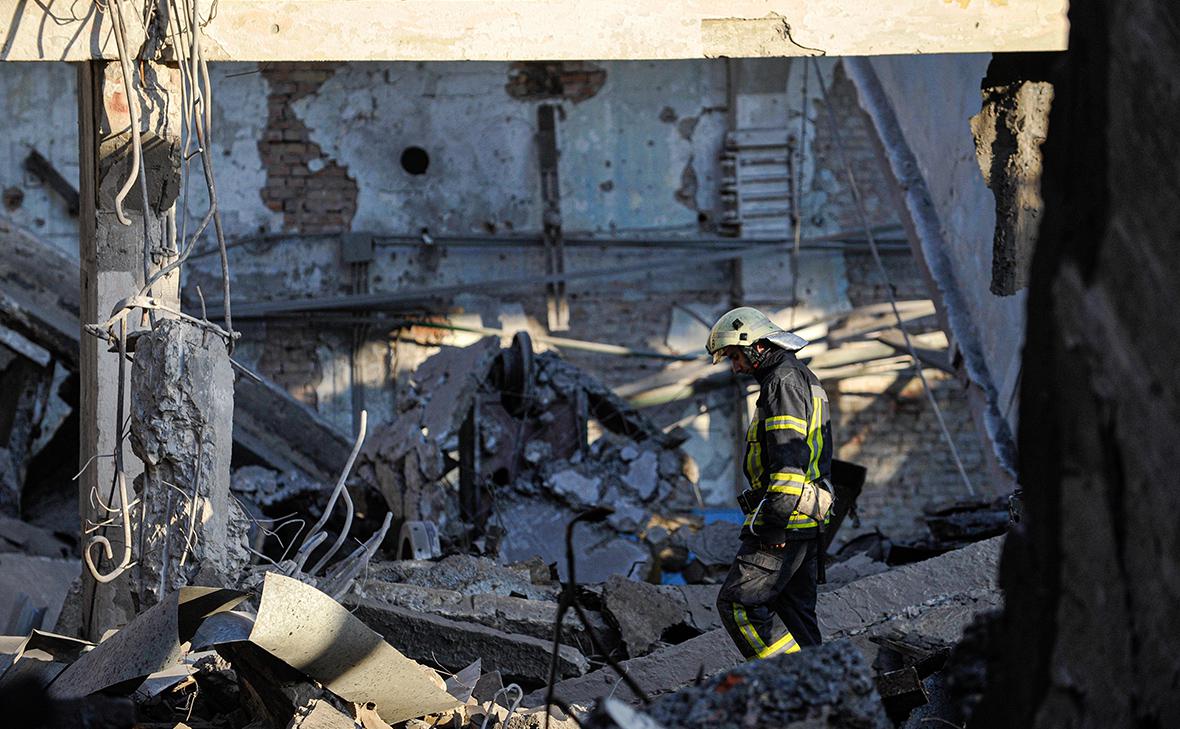 Власти Одессы сообщили о пожаре на одном из предприятий после взрывов