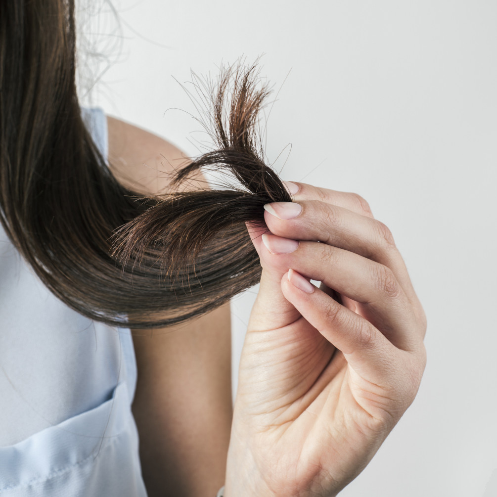 Ломкие волосы: причины и правила ухода за ними