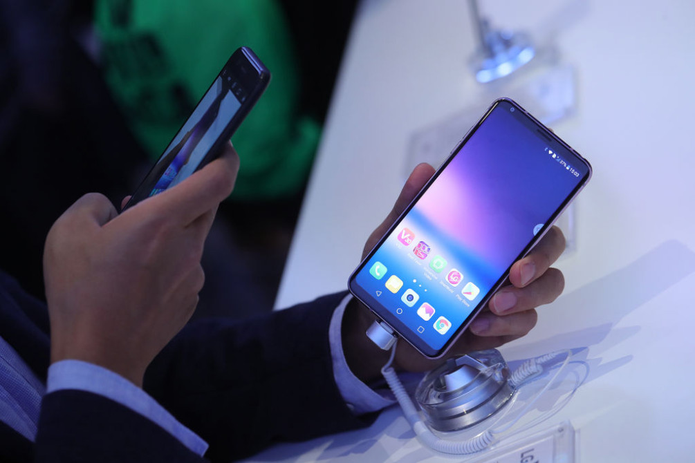 LG V30