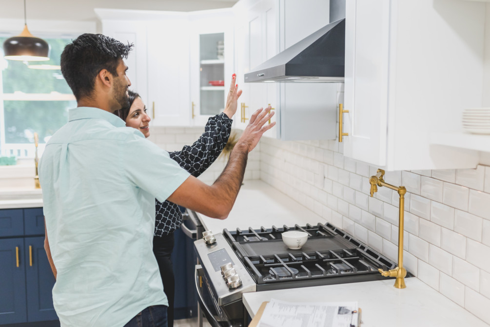 Кухонная вытяжка: особенности, характеристики и критерии выбора