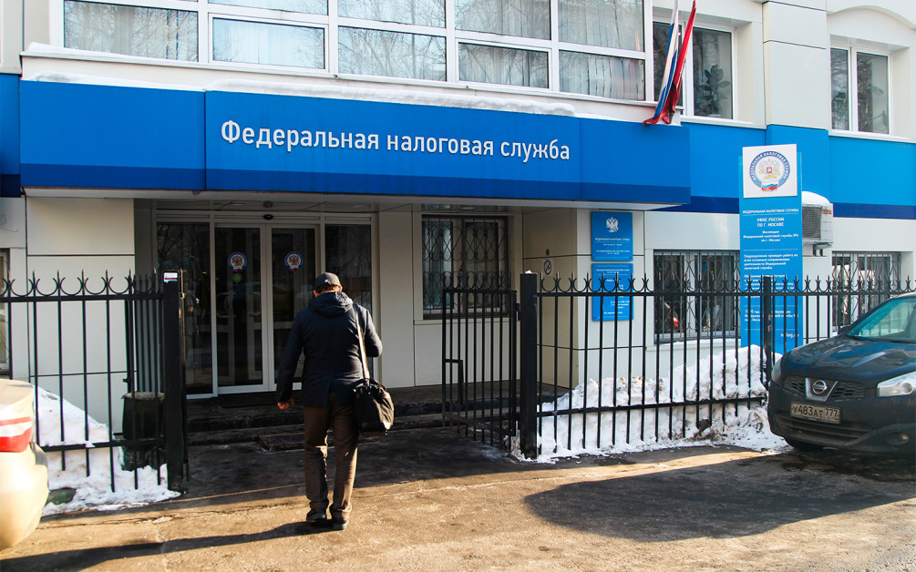 Если не заплатить транспортный налог до 1 декабря, то налоговая служба начнет начислять пени за каждый день просрочки. Пеня — это как раз штраф за несвоевременную уплату налога.