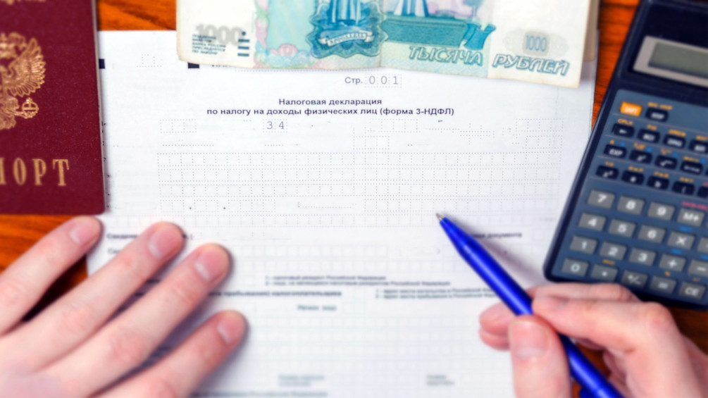 Существуют четыре основных способа легальной сдачи квартиры в аренду: путем уплаты НДФЛ как физическое лицо, в качестве индивидуального предпринимателя, где можно уплачивать 6% по УСН (плюс страховые взносы), как самозанятый либо через приобретение патента