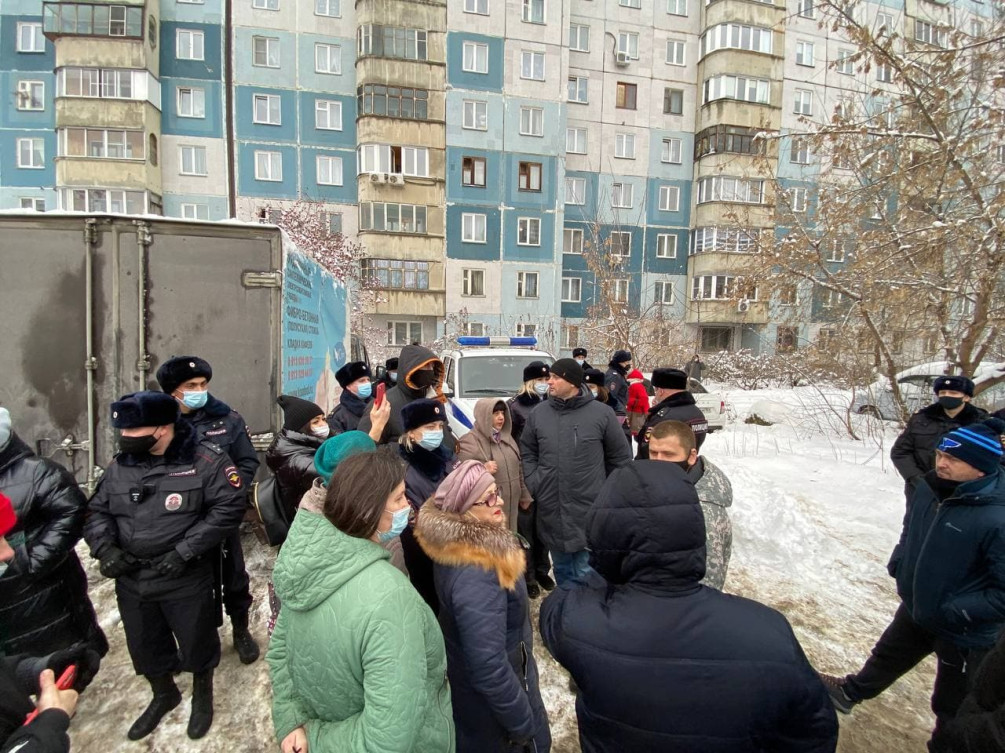 Секс машина байланған қызды трахает видео