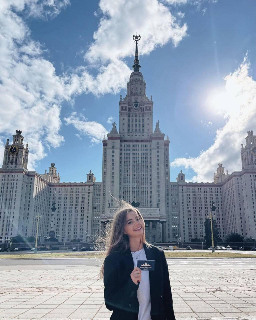 Щербакова стала студенткой, а сын Макгрегора пошел в школу. Фоторепортаж ::  Другие :: РБК Спорт