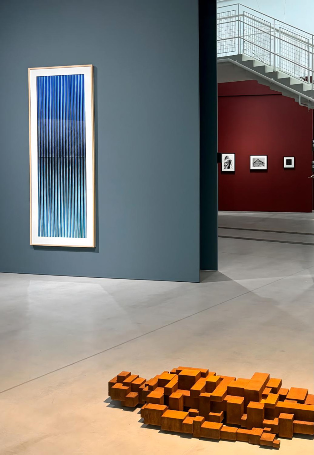 Работы Татьяны Андреевой и Энтони Гормли на выставке «Квадрат и пространство. От Малевича до ГЭС-2» в Доме культуры «ГЭС-2», 2024