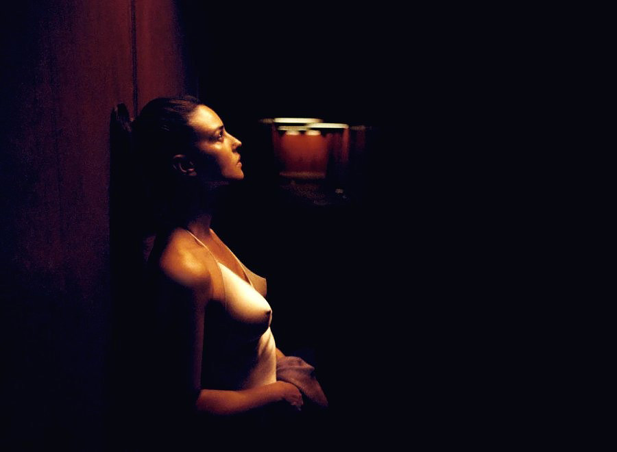 Әйел киімін киген жігітті былғау