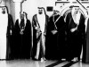 Лидеры шести стран Совета сотрудничества стран Персидского залива перед заключительным заседанием саммита в Кувейте, 29 ноября 1984 г.

Слева направо: шейх Джабер Аль-Ахмед из Кувейта, шейх Иса бин Салман из Бахрейна, шейх Халифа бин Хамад из Катара, султан Кабус Омана,&nbsp;король Саудовской Аравии Фахд и президент Объединённых Арабских Эмиратов Халифа бин Заид Аль Нахайян