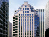 Тридцатиэтажный офис Deutsche Bank в&nbsp;Нью-Йорке площадью 63&nbsp;тыс.&nbsp;кв. м был построен в&nbsp;1988 году. Башня вписывается в&nbsp;окружающее пространство, но&nbsp;сохраняет свою индивидуальность, подчеркивается на&nbsp;странице проекта. Снаружи стены небоскреба отделаны серым гранитом, внутри&nbsp;&mdash;&nbsp;розовым гранитом и&nbsp;темным зеркальным стеклом