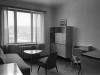 Комнаты в 1960-х

​В старых домах были распространены длинные и узкие жилые комнаты шириной около 2,5 м, получившие названия &laquo;пенал&raquo; или &laquo;трамвай&raquo;. Многие комнаты были проходными

На фото: интерьер жилой комнаты в многоквартирном доме
