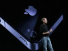Глава Apple Стив Джобс объявляет о выпуске нового iPhone 4 в 2010 году.