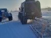 Вездеходы, или, как их называют технари, трэколы, доставляют конструкции антенно-мачтовых сооружений в поселок Байкаловск в Красноярском крае