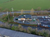 Market Drayton McDonald&#39;s оснащен солнечными панелями и ветряными турбинами, которые ежегодно производят 60 МВт&middot;ч&nbsp;&mdash; этого достаточно для снабжения ресторана электроэнергией