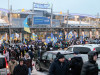 Сторонники экс-президента Украины Порошенко ожидают его прибытия из Варшавы у здания международного аэропорта Жуляны