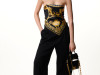 Платок Versace, брюки Bottega Veneta, ботильоны и сумка&nbsp;&mdash; все Balenciaga, сумка Givenchy, очки Celine
