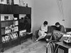 Супруги в&nbsp;гостиной типовой квартиры во&nbsp;время игры в&nbsp;шахматы. 1 апреля 1973 года