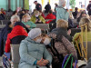 Люди в защитных масках в зале ожидания на Казанском вокзале во время пандемии коронавируса COVID-19. РЖД отменяют курсирование некоторых поездов внутри России из-за падения спроса на пассажирские перевозки