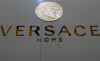 Il Sole 24 сообщило о возможной покупке Versace группой Prada