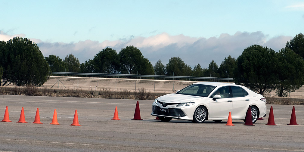 Тест-драйв Toyota Camry 2018 на наших дорогах. Тест драйв новой тойота камри в новом 70 кузове
