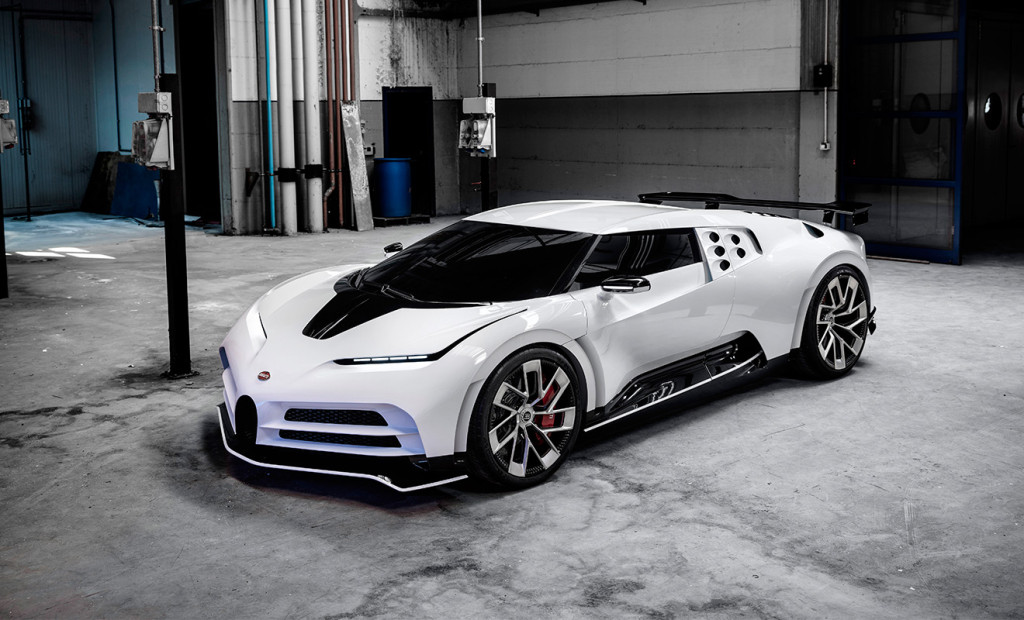 Bugatti Centodieci</p><p>» /><br /> Bugatti Centodieci</p><ul><li>Цена: $9 млн (709 млн руб.)</li><li>Мощность мотора: 1600 л.с.</li><li>Максимальная скорость: 380 км/ч</li></ul><p>В том же 2019 году Bugatti представила еще одну сверхдорогую модель — купе под названием Centodieci. Его посвятили знаменитой модели EB110 1992 года, параллели с которой у новинки можно проследить не только в названии (Centodieci переводится с итальянского как «110»), но и во внешности. Скажем, явная преемственность видна в оформлении решетки радиатора, воздухозаборников и кормы автомобиля.</p><p>Купе оснастили фирменным 8,0-восьмилитровым двигателем W16 с четырьмя турбинами, отдачу которого форсировали с 1500 до 1600 лошадиных сил. Гиперкар способен ускоряться с места до первой «сотни» за 2,4 сек., а его максимальная скорость из-за аэродинамических особенностей составила 380 км в час. Тираж Bugatti Centodieci ограничили всего 10 экземплярами, один из которых, к слову, достался знаменитому футболисту Криштиану Роналду. При этом заказчики получат свои машины только в нынешнем году — на сборку каждого автомобиля требуется не менее двух лет.</p><h2><span class=