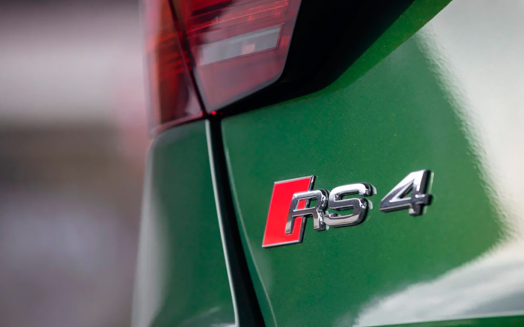 Уже известно, что следующее поколение Audi RS 4 будет гибридным и, возможно, сохранит нынешний V6. Компанию этому спорткару составит полностью электрический Audi A4 e-tron RS. Дебют обеих моделей ожидается где-то в следующем году.