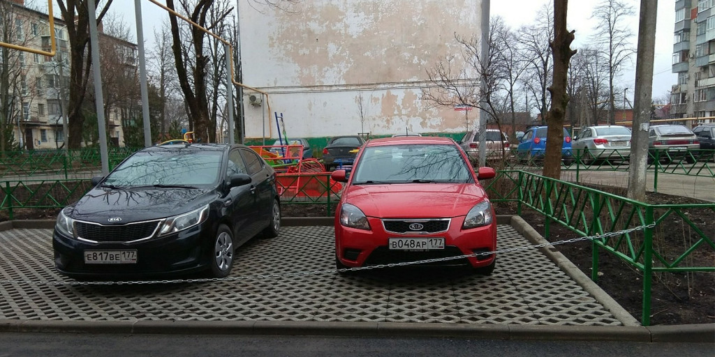 Столбики для парковки автомобилей с цепочкой