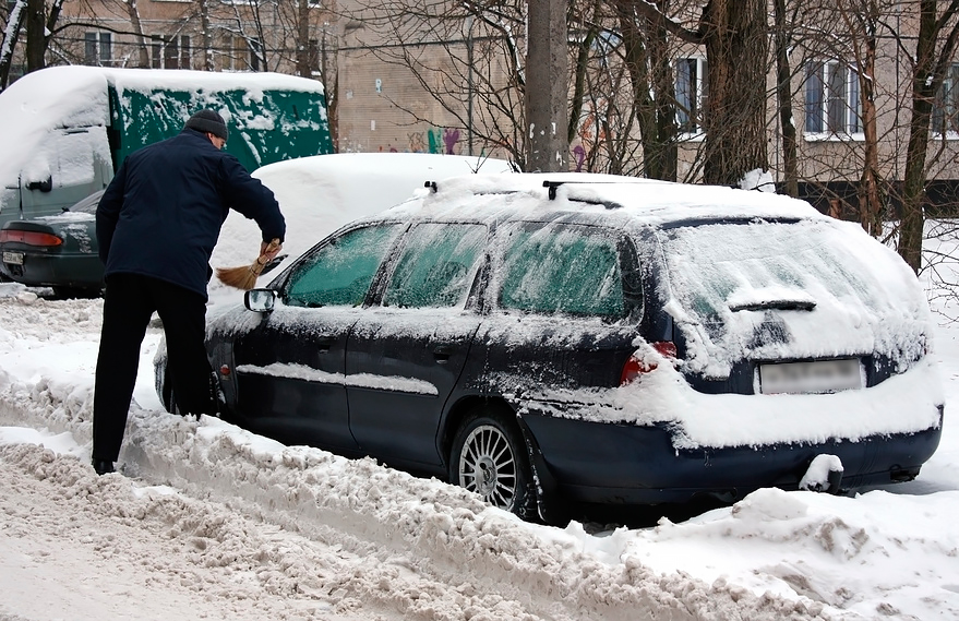 Сугроб на крыше авто