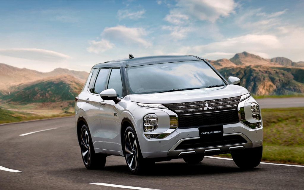 Niva versus Pathfinder and Range Rover