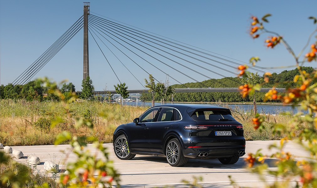 porsche cayenne с электромотором