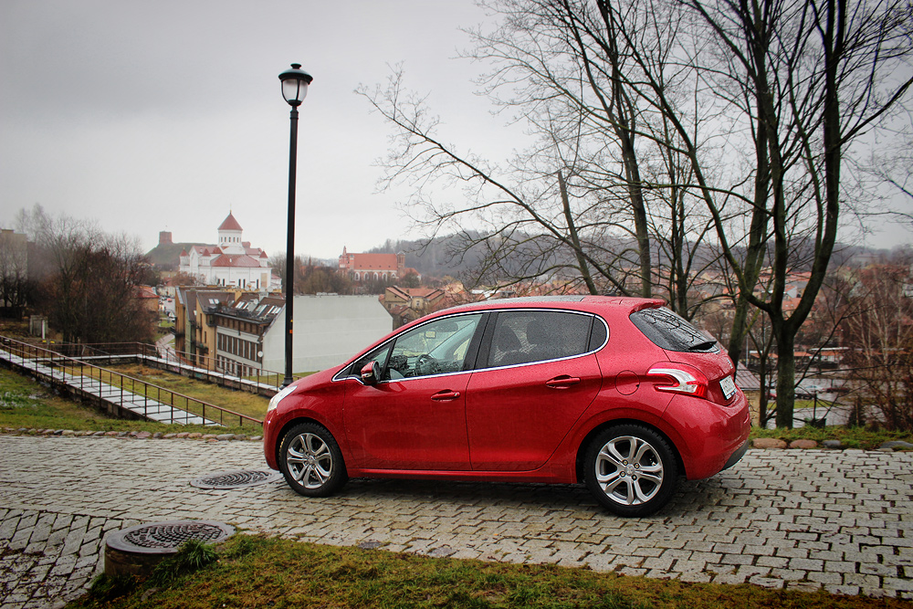 Заводим пежо 208 автомат