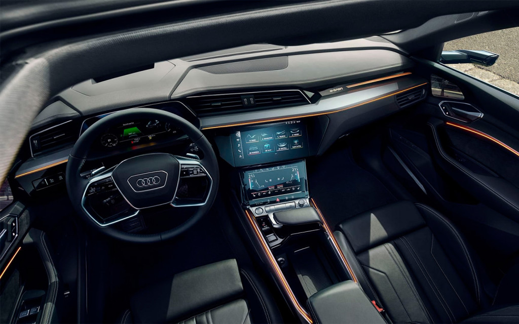 <p>Интерьер Audi e-tron</p>