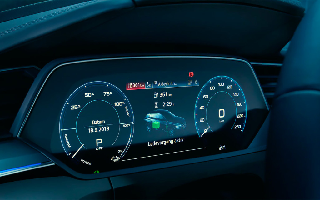 <p>Панель приборов Audi e-tron</p>