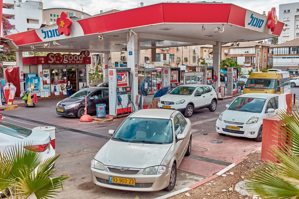 Страны с самым дорогим и дешевым бензином: список и цены