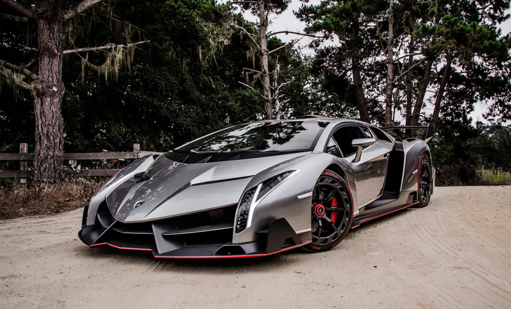Lamborghini Veneno</p><p>» /><br /> Lamborghini Veneno</p><ul><li>Цена: $4,5 млн (354,4 млн руб.)</li><li>Мощность мотора: 1018 л.с.</li><li>Максимальная скорость: 400 км/ч</li></ul><p>Lamborghini Veneno был представлен в 2013 году в честь 50-летнего юбилея знаменитой итальянской марки. Новинку назвали в честь агрессивного быка по кличке Венено (в переводе с испанского — «яд»), убившего тореадора в корриде в 1914 году. Всего в период с 2014 по 2015 год в Сант-Агата-Болоньезе собрали 14 экземпляров эксклюзивной модели, каждый из которых стоил не менее $4,5 млн. Таким образом, Veneno стал самым дорогим автомобилем в истории компании, основанной Ферруччо Ламборгини.</p><p>Veneno, созданный на базе модели Aventador, укомплектовали 6,5-литровым атмосферным мотором V12, отдачу которого увеличили до 750 лошадиных сил. Суперкар способен ускоряться с нуля до 100 км/ч за 2,8 сек., а его максимальная скорость составила 355 км в час. Интересно, что автомобиль получил весьма спорную внешность, которую подвергли жесткой критике. К примеру, американское издание Edmunds назвало Veneno «худшим итальянским событием со времен фашизма».</p><h2><span class=