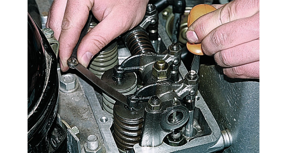 Черный дым из выхлопной трубы: причины и способы их устранения :: Autonews