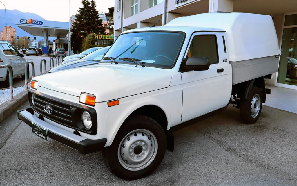 Lada Niva Bronto и Jeep Wrangleр Rubicon на снегу?