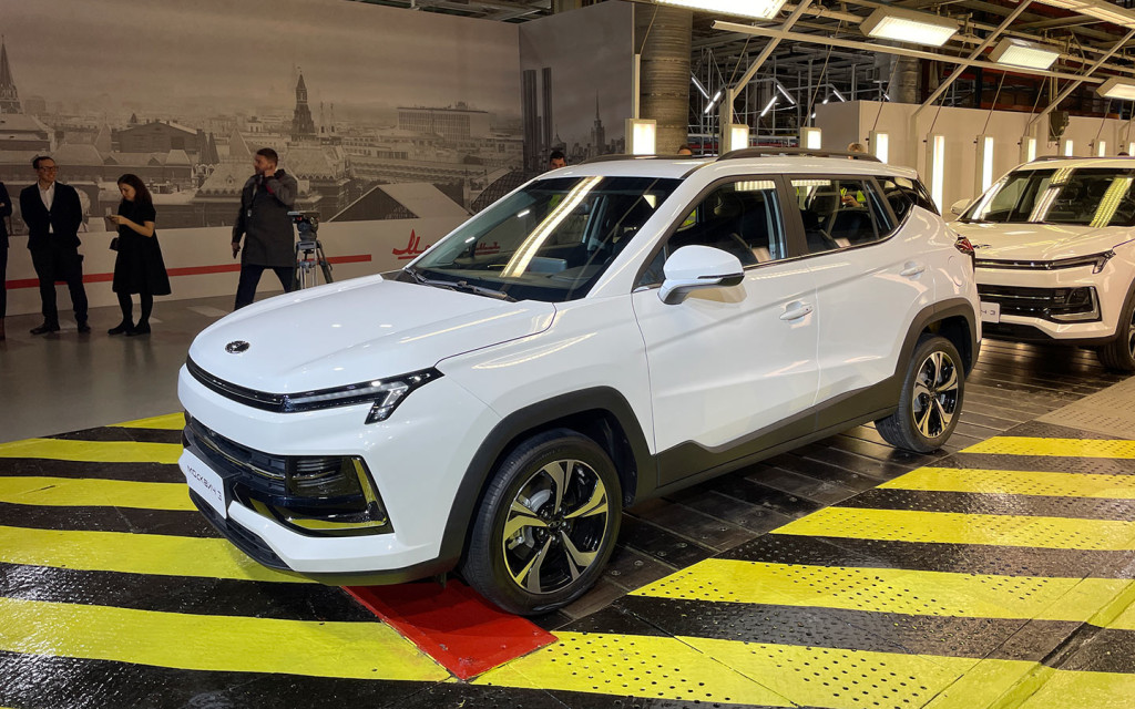 Недавний иммигрант из Китая едет через Россию