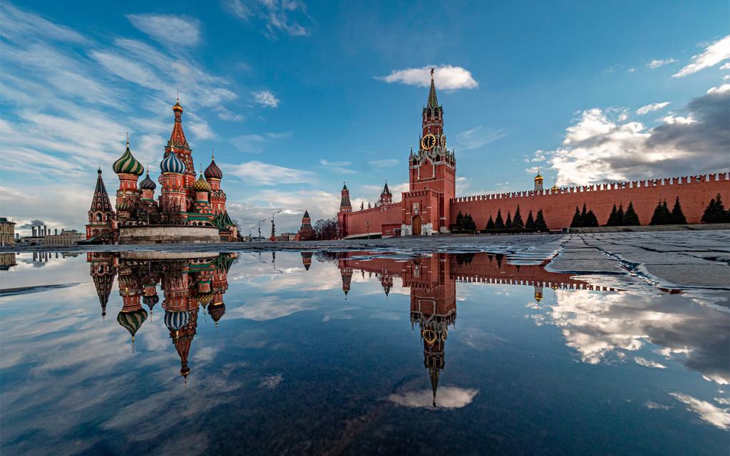 <p>Какие улицы в Москве предлагают закрыть для автомобилей навсегда: Большая Дмитровка, Большая и Малая Бронная, а также Ермолаевский, Патриарший и Малый Патриарший переулки, Красная площадь — в части между улицами Ильинка и Варварка.</p>