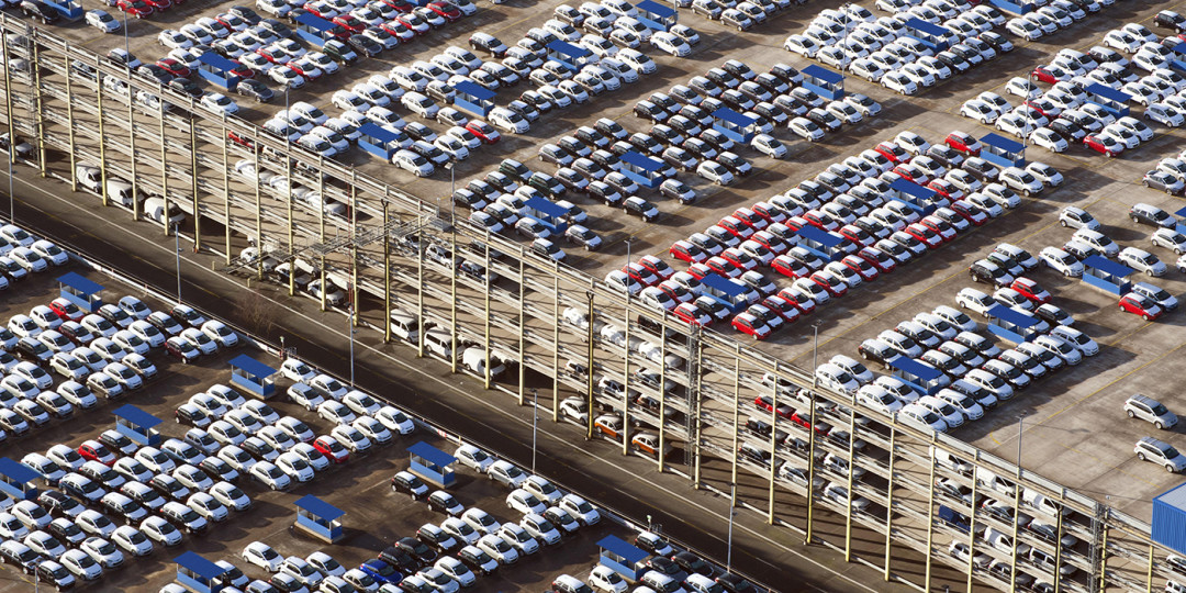 огромная парковка