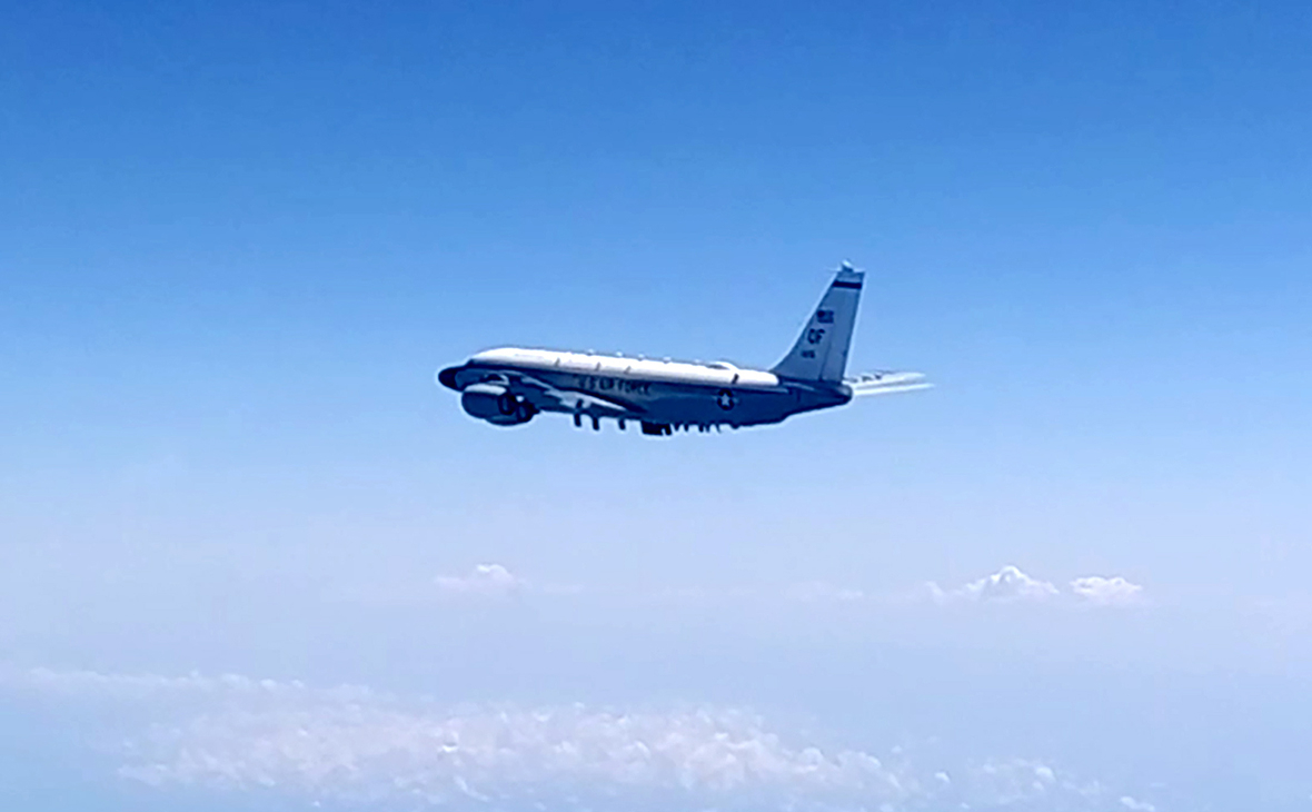 Разведывательный самолет RC-135 ВВС США