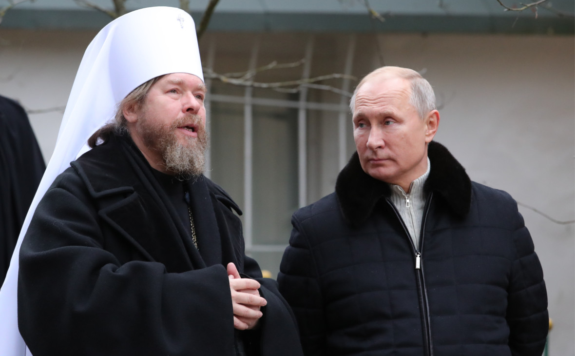 Митрополит Тихон (слева) и Владимир Путин (справа)