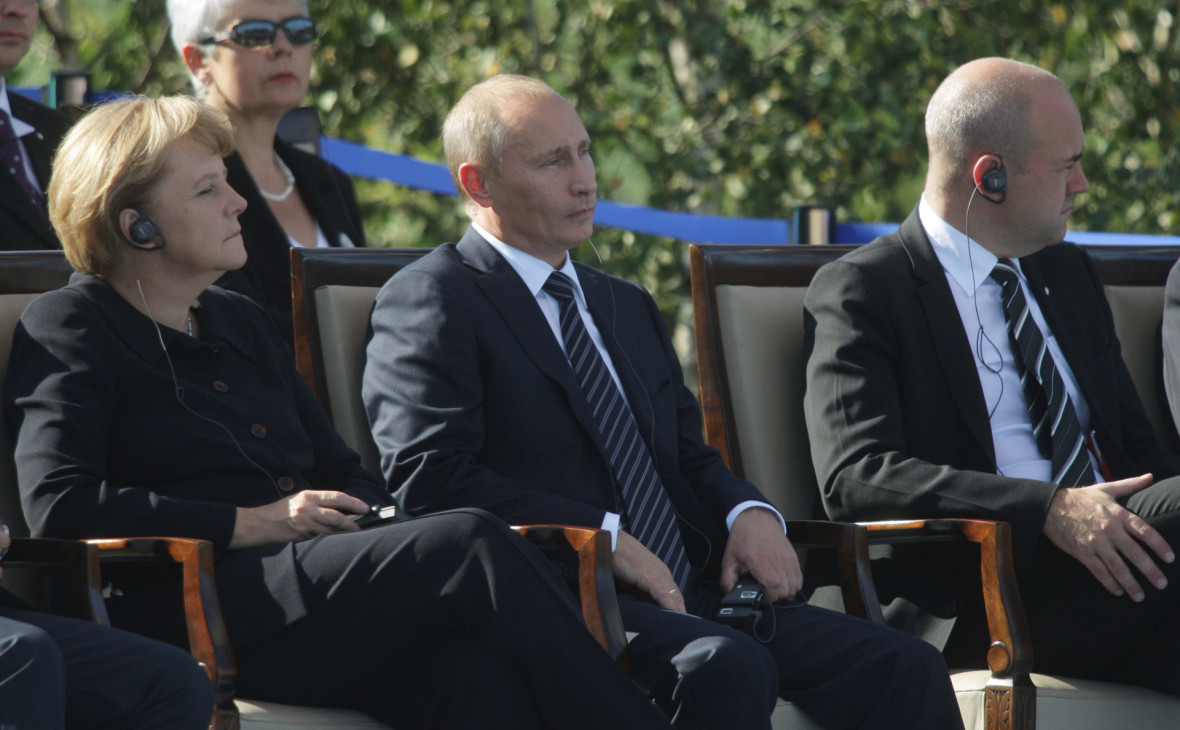 Ангела Меркель (слева) и Владимир Путин (в центре) на мероприятии, посвященном 70-летию начала Второй мировой войны. Сентябрь, 2009 год