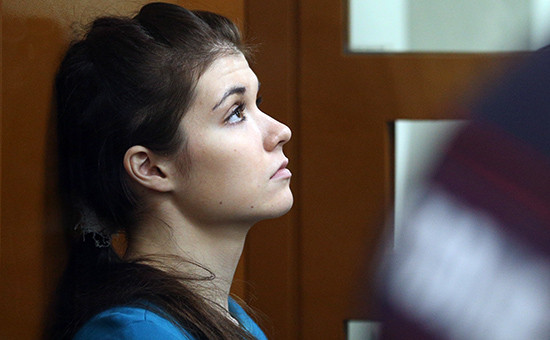 Студентка Варвара Караулова (Александра Иванова) во время оглашения приговора в Московском окружном военном суде


