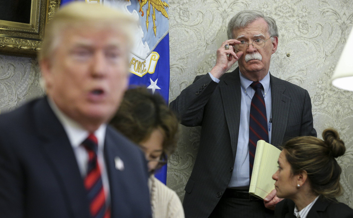 Дональд Трамп (на переднем плане) и Джон Болтон