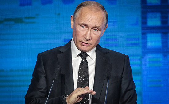 Президент России Владимир Путин во время выступления на пленарной сессии «Сохраняя ответственность. Расширяя возможности» на VIII инвестиционном форуме «ВТБ Капитала» «Россия зовет!»