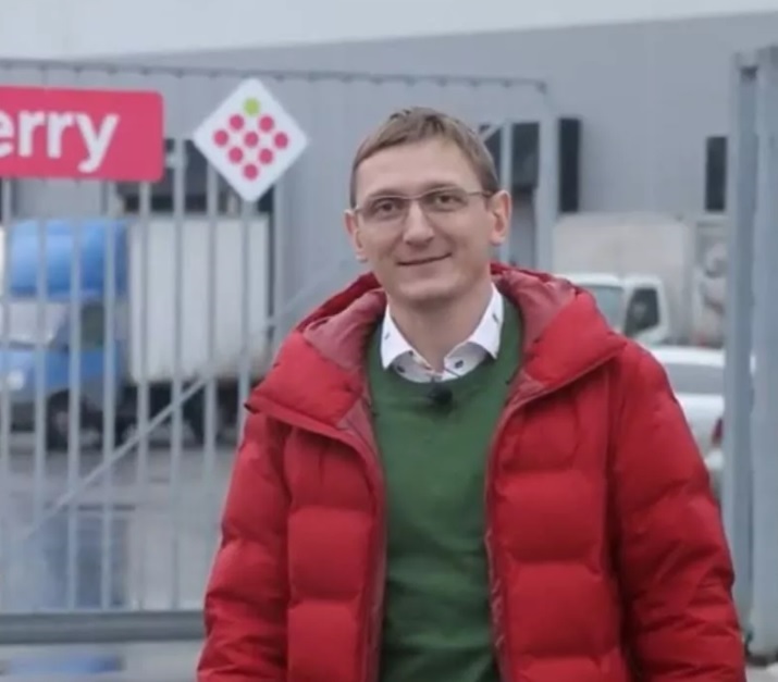 Евгений Чернов окончил кафедру алгебры и математической логики механико-математического факультета НГУ