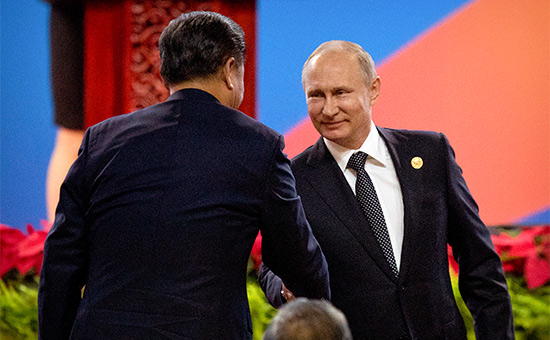 Си Цзиньпин и Владимир Путин (слева направо) на открытии форума «Один пояс, один путь»
