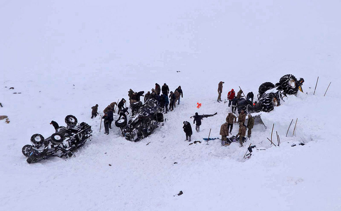 Число погибших при сходе двух лавин в Турции выросло до 38 человек