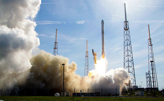 Старт ракеты-носителя Falcon 9 с мыса Канаверал