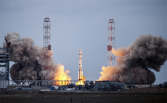 Запуск ракеты-носителя «Протон-М» со стартовой площадки космодрома Байконур. 2016 год